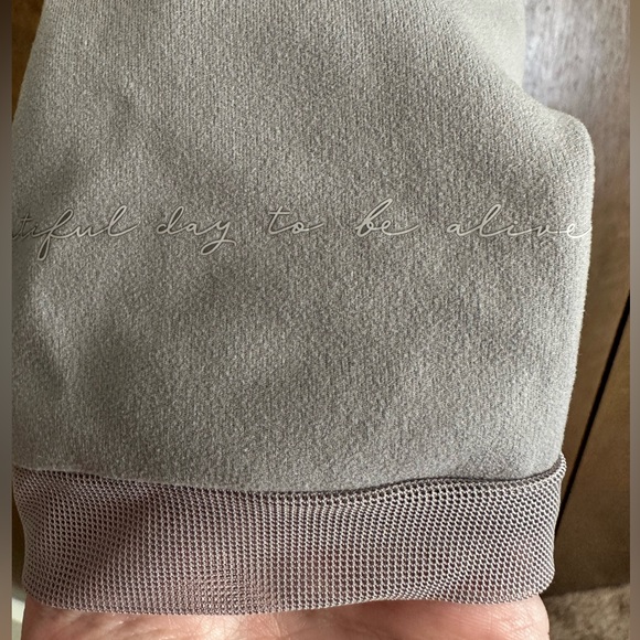 Gymshark x Whitney Simmons V1 Women’s Gray Long Sleeve Cropped Workout Top XL - Picture 9 of 14